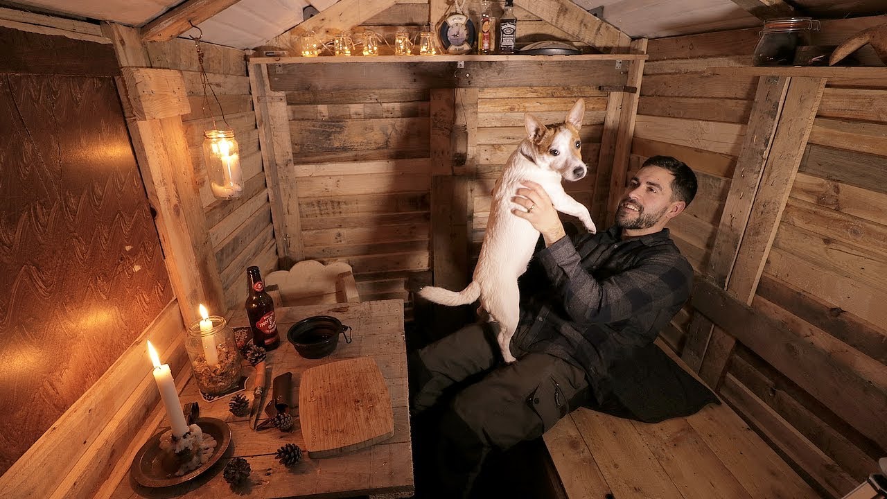 Log Cabin Life: Alone with my Dog in the Off Grid Pallet Wood Cabin