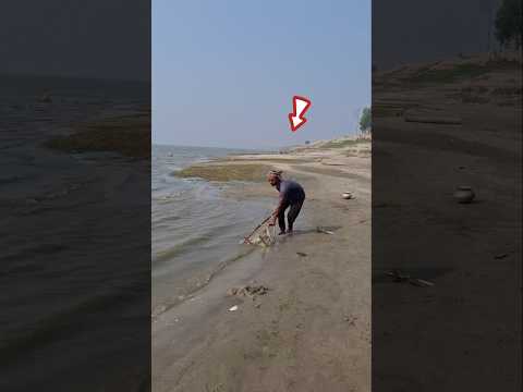ছেলেটির মাছ ধরার টেকনিক দেখুন #viralvideo #river fishing #youtubeshorts