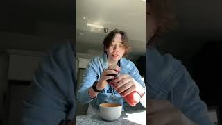 Making a kiwi smoothie bowl #shorts