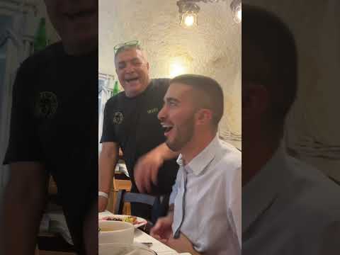 Scherzo nel ristorante più famoso di Roma ￼#prank #scherzo #disabilitàvisiva #cecità #roma #cibo