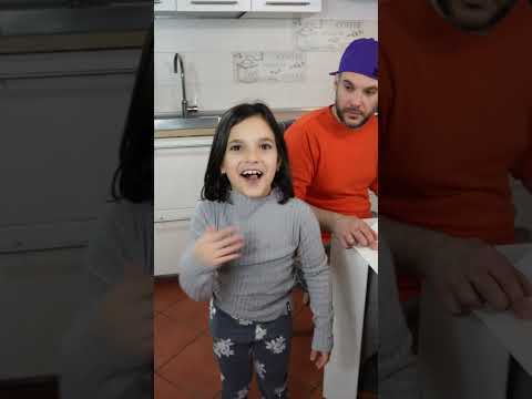 Quando mangio gli M&M's🟡🟢🟤🔴🔵 #shortsvideo #challenge #shortsviral #challengevideo #shortsyoutube