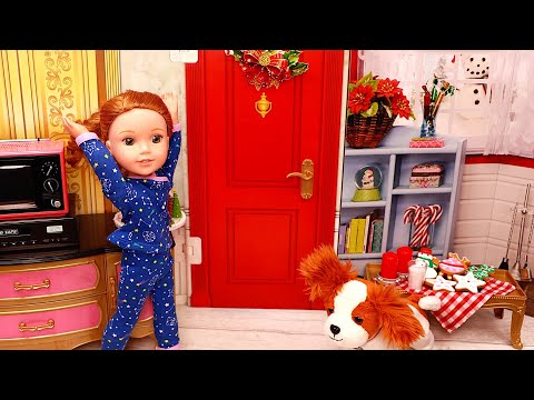 Who is knocking? Kids learn not to open the door to strangers! Play Dolls