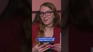 Lea und Renee verkaufen getragene Socken! 🧦😅 | Armes Deutschland #shorts #50