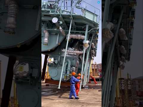The Monster Engine That Powers Giant Ships! #facts #ytshorts #trending
