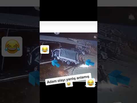 Arabanın kendi kendine hareket gittiğini sandı onlar önden diğeri arkadan aracı itmeye çalıştı😂