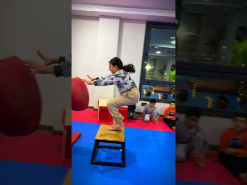 خد يابن خالتي 😱جولي🦋شاركت في تراك الباركور وفجاءت كابتن خطاب باستايل قوووي اووي💪🌪️ #parkour