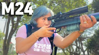 엄마에게 진짜 M24를 쥐어 드렸더니, 사격 실력이ㄷㄷ…