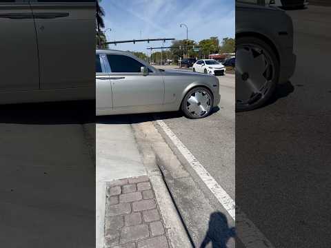 Rolls-Royce Phantom on 26” DUB Floaters riding