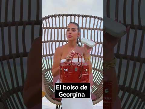 Georgina Rodríguez, su bolso trae de todo! #vogue #georginarodriguez