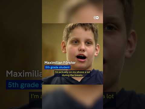 Should smartphones be banned in German schools? | DW News