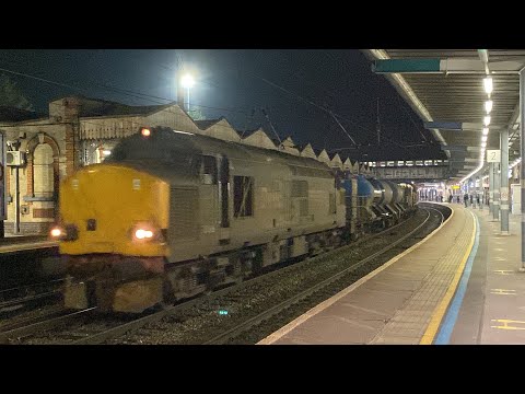 DRS 37218 and 37424 glide through Ipswich working 3S10 5/11/21
