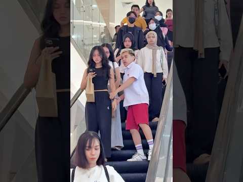 Handcuff escalator funny🫣😂