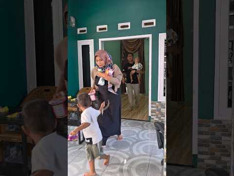 dikejar kejar gara gara bawa jajanan