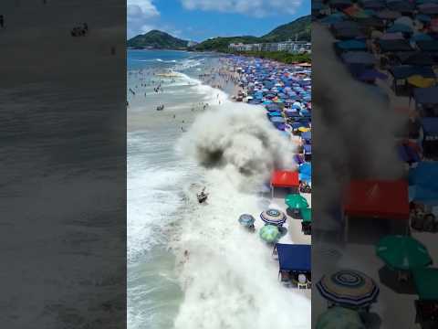 See the moment a giant wave sweeps everything away 😱 #vfx #effectvideo #technologycreators #ocean