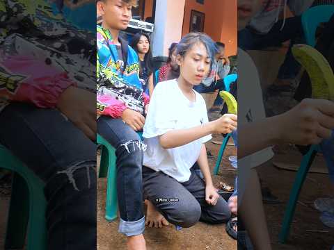 Reva Bule sedang main pisang Mentah #shorts