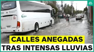Tras intensas lluvias en la zona central: Reportan sectores con calles anegadas