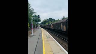 OMG! How long is this 🚆 #london #train #london train #londonlife #goodstrains #noice