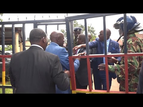 DRAMA IN PCEA CHURCH AS MEMBERS BLOCK & LOCK OUT THEIR PASTOR FROM ACCESSING THE CHURCH