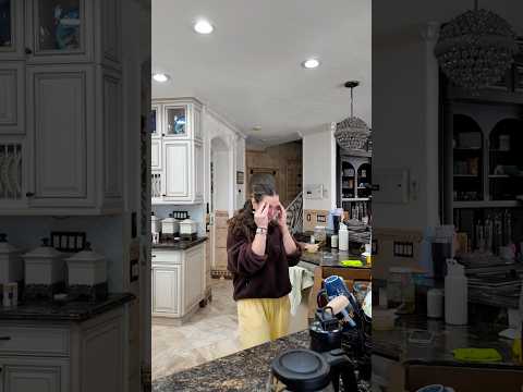 I tried helping my sister clean the house 😂 #shorts