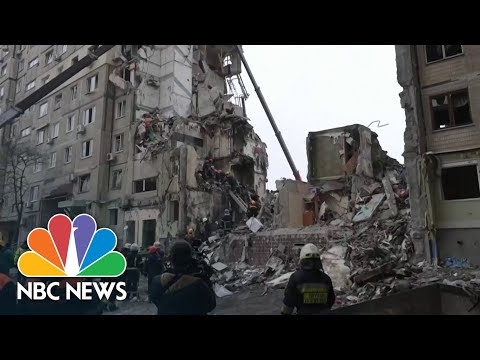 Recovery efforts begin after massive missile strike on Ukrainian apartment