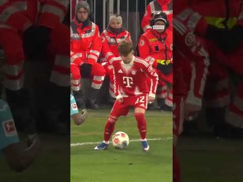 Alexander Prass' all-time reaction to Lennart Karl's stepover fail😅👍