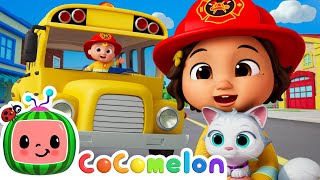 Wheels on the Rescue Bus! 🚌🎵 | Nina's Familia | CoComelon Nursery Rhymes & Kids Songs