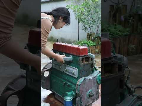 The Girl Fixed The Large Generator And The Light Bulb Suddenly Came On!|Linguoer
