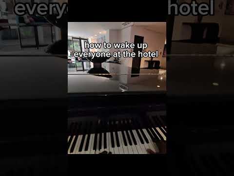 How to wake up everyone at the mall ๐ญ๐