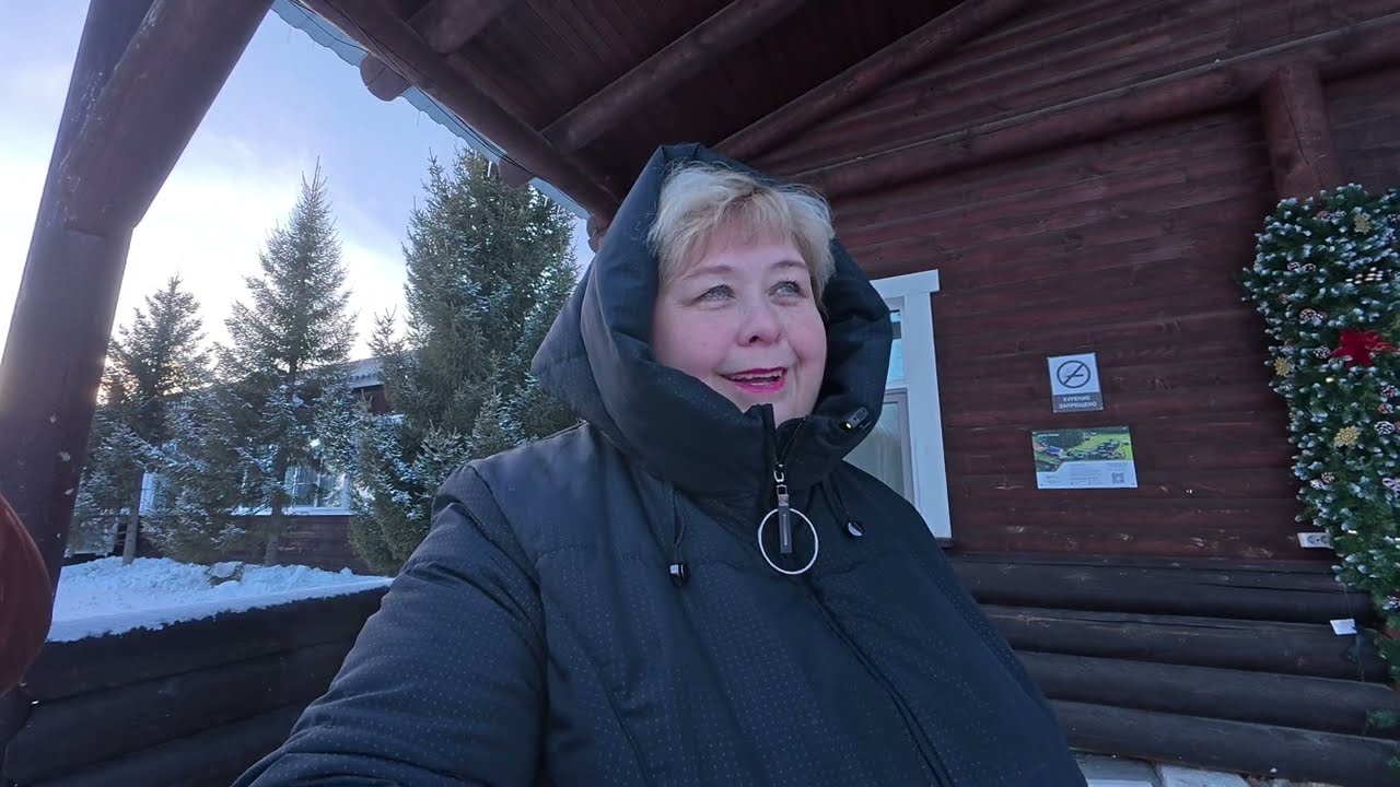 Гуляем по территории загородного клуба. Наконец то заселились и обзор нашей юрты продолжается.