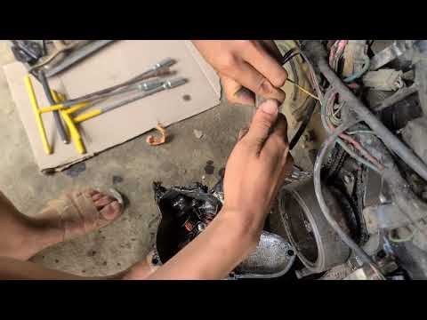 Repair genius girl:Repairing HONDA motorbike engines manufactured since 1989. with intricate details