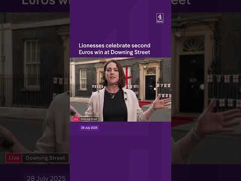 Lionesses arrive at Downing Street