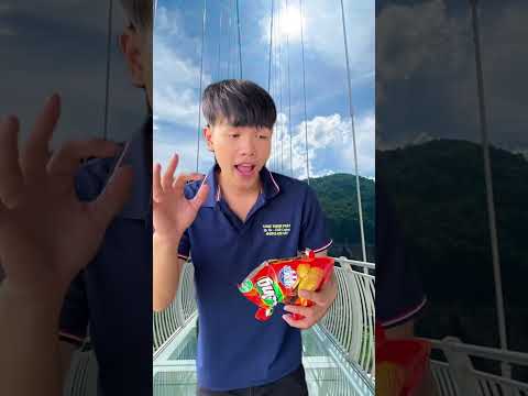 thử thách đi trên cầu kính đáng sợ 26
