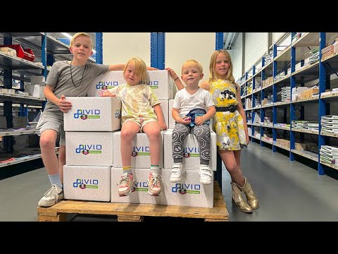 "BACK TO SCHOOL" NAAR DE WERELDSCHOOL! 🌍 ( Unboxing boeken + Schooltour) | Bellinga Vlog #3228