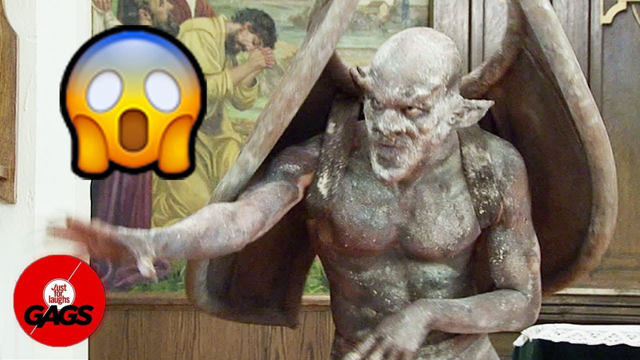 Statue Scares People In Museum