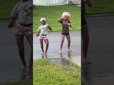 They Make Rainy Days Look So Much Fun! โ๏ธโ๏ธ๐๐พ #dance #shorts #funny