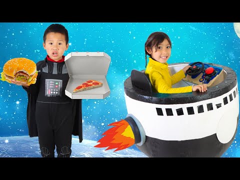 Maddie Kaden & Wendy Funny Pizza Delivery in Space!