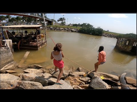 NOSSA PRIMEIRA PESCARIA NO MAR .