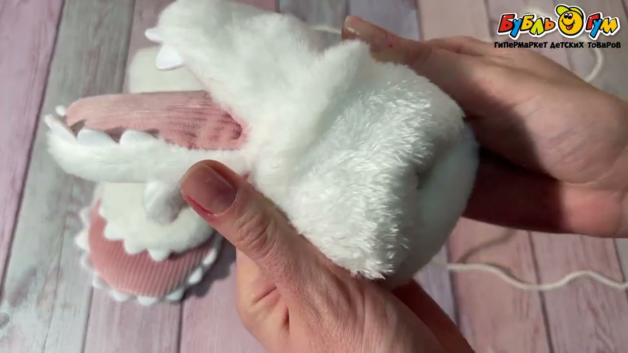 Варежки меховые в виде Акулы молочные - видео