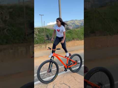 Lo hace ver facil !! 🤔 #bike  #wheelie  #bikelife  #bicicleta #bikeride