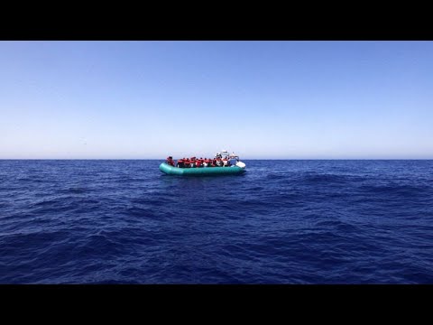 Organização Médicos sem Fronteiras resgata dezenas de migrantes no Mediterrâneo