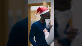 When Saka delivered Xmas presents 🎁🎅 #saka #bukayosaka #arsenal #coyg #afc #allornothing