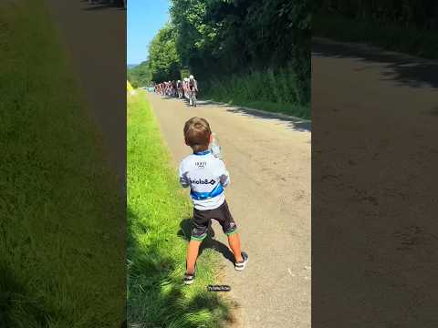 Boy Wanted to Shake Hands with Cyclist" 🚴‍♂️🤝😲