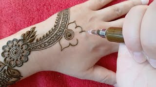 نقش حناء جميل في اليد very easy and beautiful henna design