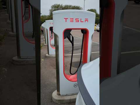 Charging a Tesla at a Supercharger is SUPER EASY!