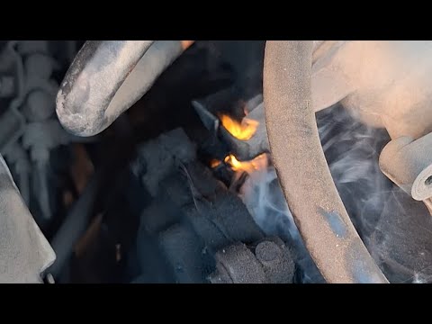 Casi se le enciende el auto en llamas por esta falla