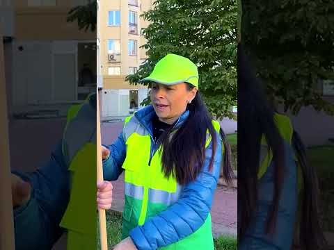 Den está jugando con juguetes! #shorts