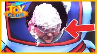 SUPER TOY CLUB Pieface Duell | Buzzern bis die Torten fliegen!