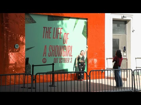 Fans in New York celebrate new Taylor Swift album | AFP