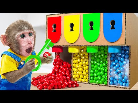 KiKi Monkey find the key to open Mystery Color M&M Candy Dispenser Vending Machine |KUDO ANIMAL KIKI