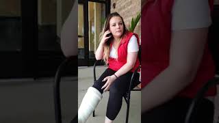 Ali talks about 🚿 with her med cast on